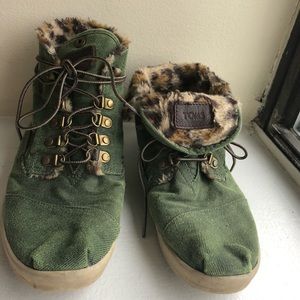 Toms Botas Highlands- green canvas faux fur lined